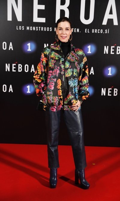 Raquel Sánchez Silva con un total look de cuero en la Premiere de la serie 'Neboa' 2020