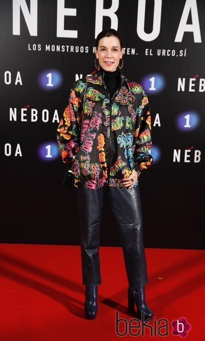 Raquel Sánchez Silva con un total look de cuero en la Premiere de la serie 'Neboa' 2020