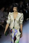 Conjunto de chaqueta y pantalón de la colección primavera/ verano 2020 de Alta Costura de Armani