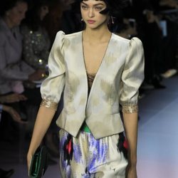 Conjunto de chaqueta y pantalón de la colección primavera/ verano 2020 de Alta Costura de Armani
