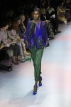 Conjunto de pantalón y blusa de la colección primavera/ verano 2020 de Alta Costura de Armani