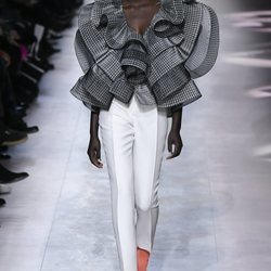 Pantalón y blusa del desfile de Alta Costura 2020 de Givenchy