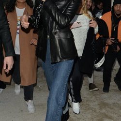 Bella Hadid deslumbra con un street look en la Fashion Week de París 2020
