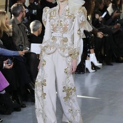 Traje de chaqueta del desfile de Alta Costura 2020 de Elie Saab