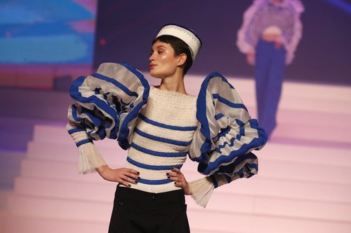 Jersey a rayas del desfile de Alta Costura 2020 de Jean Paul Gaultier