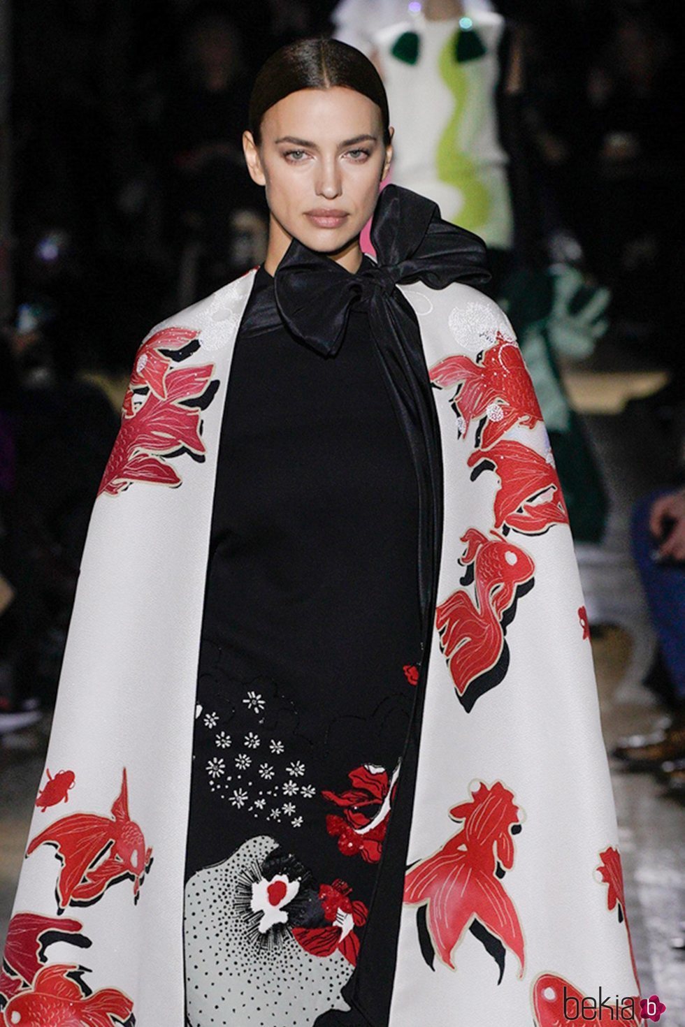 Vestido y capa de la colección primavera/ verano 2020 de Alta Costura de Valentino
