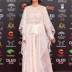 Najwa Nimri con un atuendo blanco en los Goya 2020