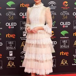 Greta Fernández con un vestido rococó en los Goya 2020