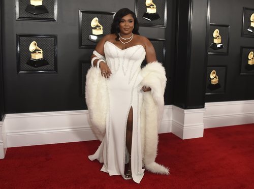 Lizzo en la alfombra roja de los Premios Grammy 2020
