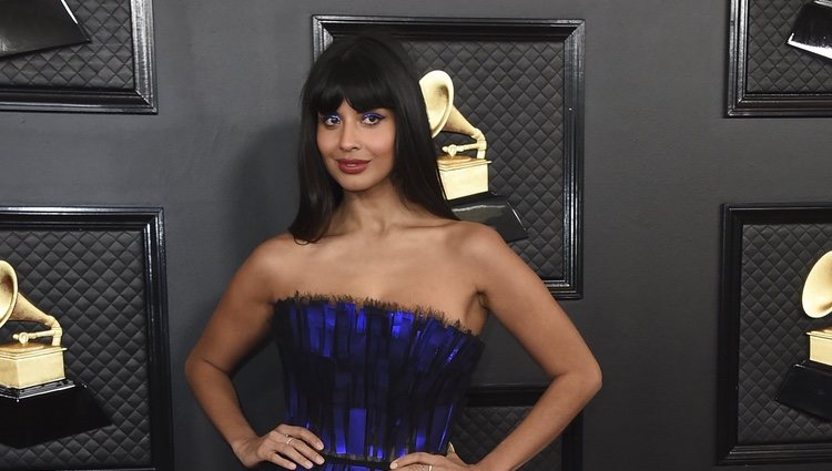 Jameela Jamil con un vestido de Georges Chakra Couture en los Grammy 2020