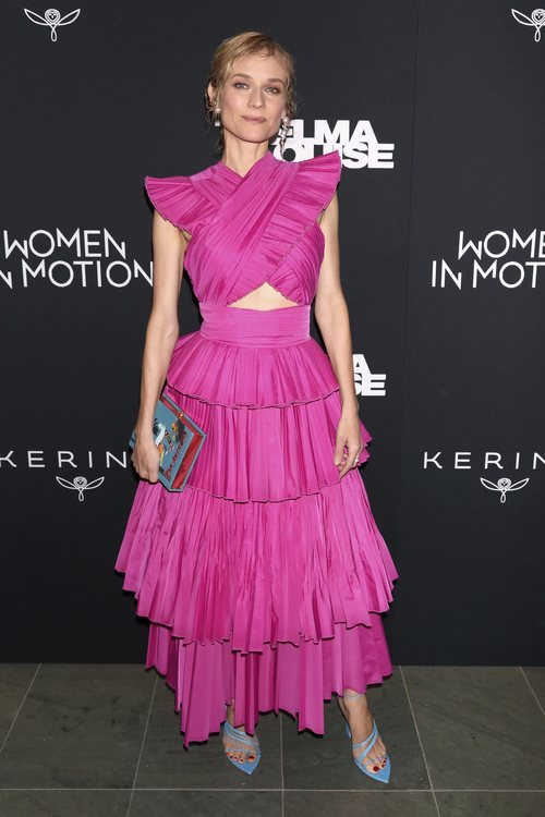 Diane Kruger con un desafortunado outfit rosa