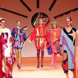 Alejandra Rubio, Ágatha Ruíz de la Prada y Mila Ximénez en el desfile otoño/invierno 2020-2021 de Ágatha Ruiz de la Prada