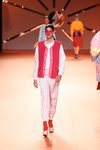 Chandal de nylon y chaleco peluche en el desfile otoño/invierno 2020-2021 de Ágatha Ruiz de la Prada