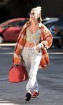 Hailey Baldwin con un street look desafortunado en Los Ángeles