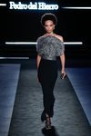 Vestido de noche largo efecto dos piezas en el desfile otoño/invierno 2020-2021 de Pedro del Hierro