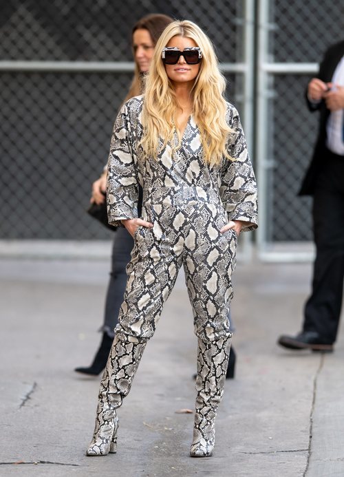 Jessica Simpson apuesta por un total look de animal print