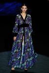 Vestido bata estampado en el desfile otoño/invierno 2020-2021 de Hannibal Laguna