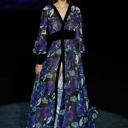 Vestido bata estampado en el desfile otoño/invierno 2020-2021 de Hannibal Laguna