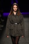 Americana estio deportiva en el desfile otoño/invierno 2020-2021 de Custo Barcelona