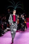 Dos piezas estampado de cebra en el desfile otoño/invierno 2020-2021 de Pertegaz