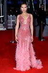 Scarlett Johansson con un vestido en color rosa en los Premios BAFTA 2020