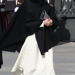 La Reina Letizia apueta por el blanco y negro y el estampado de serpiente en la Apertura de la XIV Legislatura