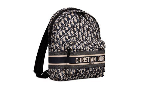 Mochila en color beige de la colección de viaje 2020 de Dior