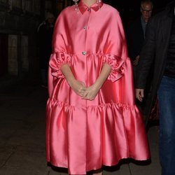 Katy Perry con un total look pink