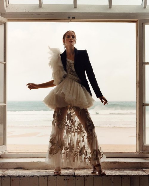 Vestido asimétrico de la colección primavera/verano 2020 de Alexander McQueen