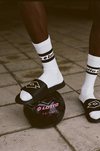 Calcetines y chanclas de la colección Lotto x Primark