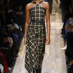 Vestido de cuadros otoño/ invierno 2020 de Michael Kors