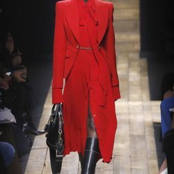 Vestido y blazer en color rojo otoño/ invierno 2020 de Michael Kors