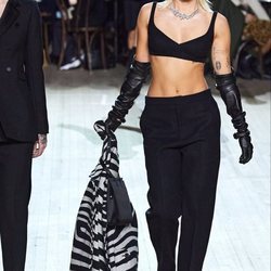Miley Cyrus se sube a la pasarela del desfile otoño/ invierno 2020 de Marc Jacobs