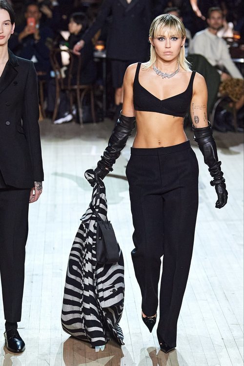 Miley Cyrus se sube a la pasarela del desfile otoño/ invierno 2020 de Marc Jacobs