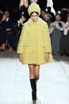 Abrigo y gorro otoño/ invierno 2020 de Marc Jacobs