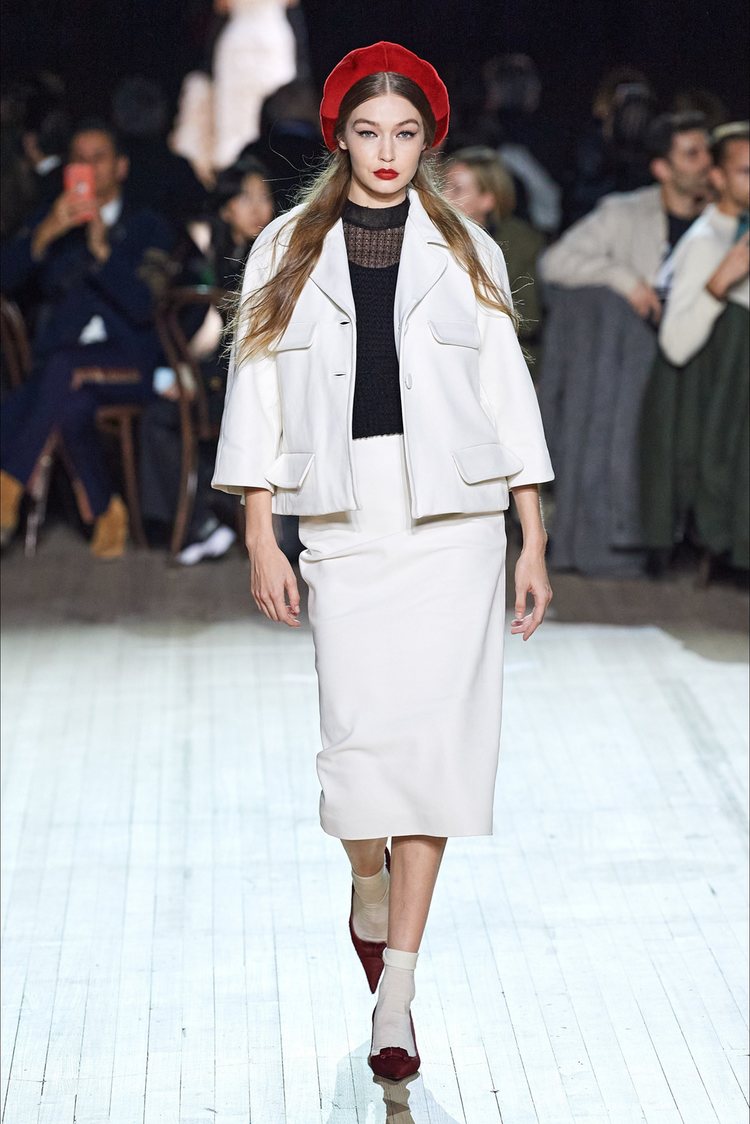 Conjunto en blanco otoño/ invierno 2020 de Marc Jacobs