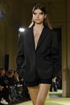 Conjunto de blazer y shorts otoño/ invierno 2020 de Vera Wang