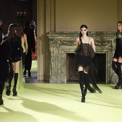Carrusel de modelos otoño/ invierno 2020 de Vera Wang