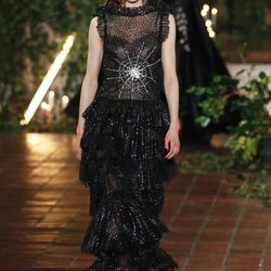 Vestido negro con transparencias otoño/ invierno 2020 de Rodarte