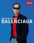 Americana negra sobre camisa roja de la colección primavera/verano 2020 de Balenciaga