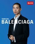 Traje negro con detalle satinado de la colección primavera/verano 2020 de Balenciaga