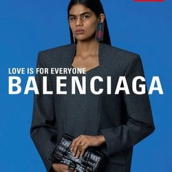 Traje gris con maxi hombreras de la colección primavera/verano 2020 de Balenciaga
