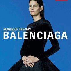 Vestido negro de terciopelo de la colección primavera/verano 2020 de Balenciaga