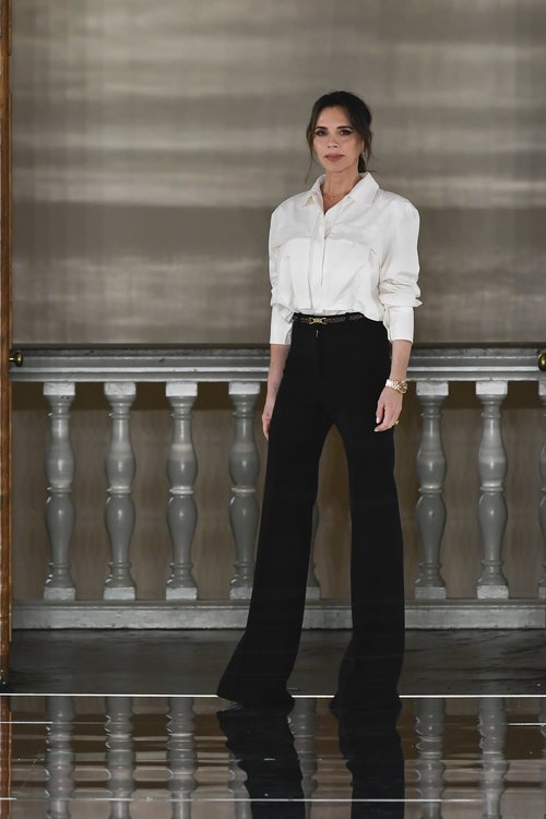 Victoria Beckham a la salida de su desfile primavera/verano 2020/2021