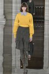 Jersey de punto y falda otoño/ invierno 2020 de Victoria Beckham