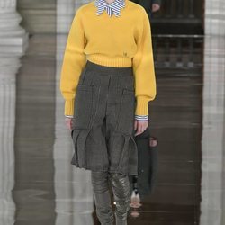 Jersey de punto y falda otoño/ invierno 2020 de Victoria Beckham