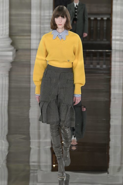 Jersey de punto y falda otoño/ invierno 2020 de Victoria Beckham