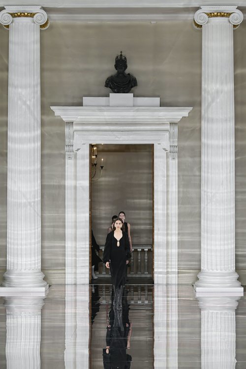 Carrusel de modelos otoño/ invierno 2020 de Victoria Beckham
