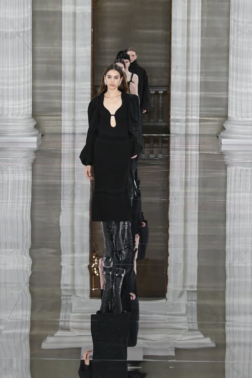 Carrusel del desfile otoño/ invierno 2020 de Victoria Beckham