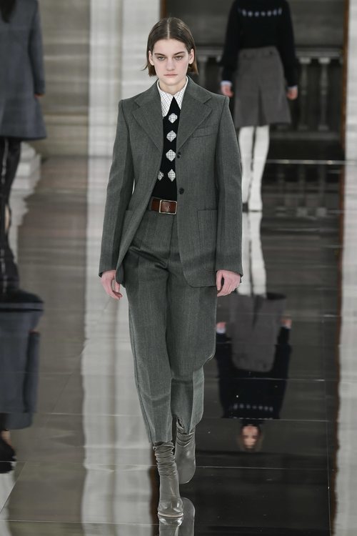 Traje sastre otoño/ invierno 2020 de Victoria Beckham